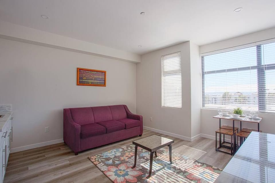 Luxurious Design One Bedroom Apt near Balboa Park Inn in San Diego