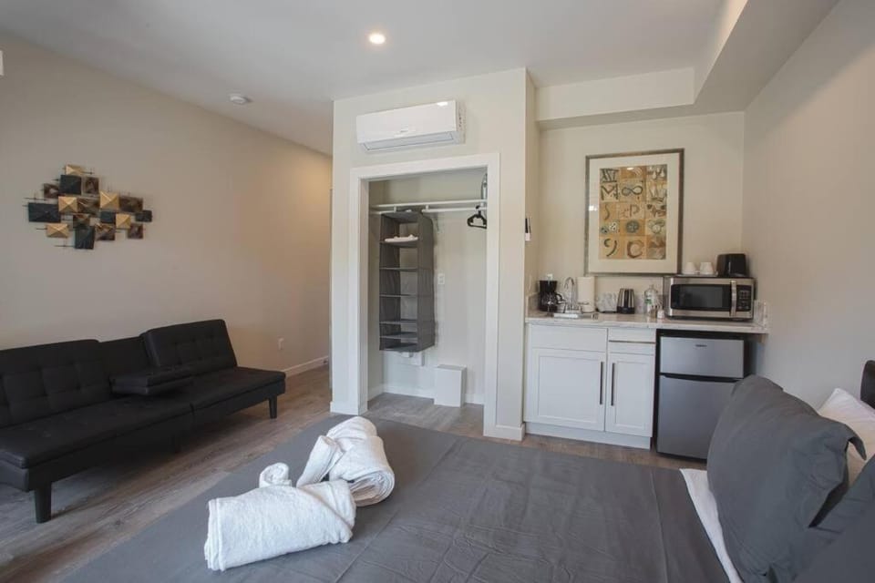 Cute Studio With Large Balcony and Great Park View Inn in San Diego