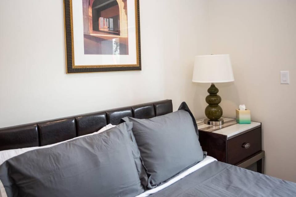 Cute Studio With Large Balcony and Great Park View Inn in San Diego
