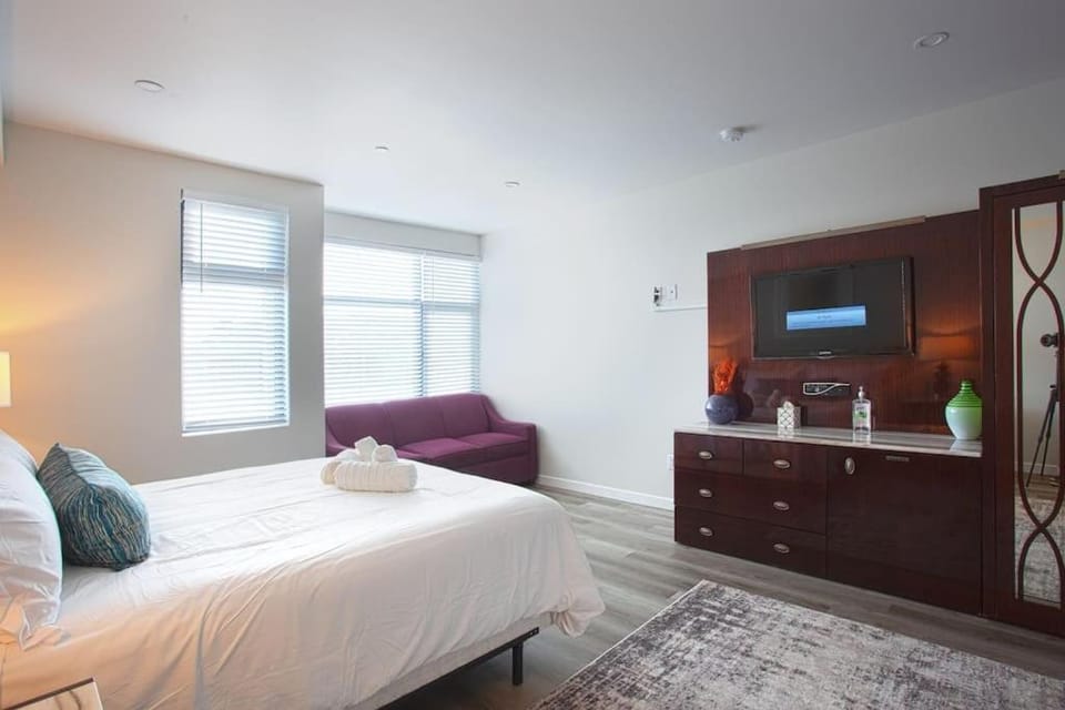 Luxurious Studio in Heart of San Diego w Cali King Inn in San Diego