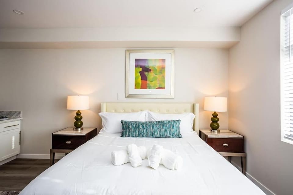 Luxurious Studio in Heart of San Diego w Cali King Inn in San Diego