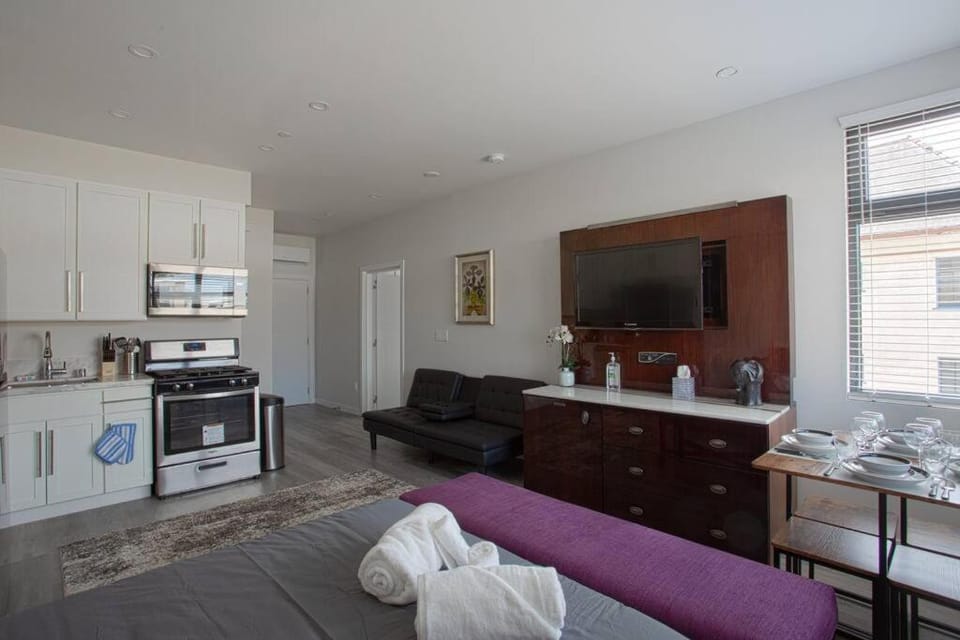 2 Bedroom, 2 Bathroom Detached Apt Max 7 Sleepers Apartment in San Diego