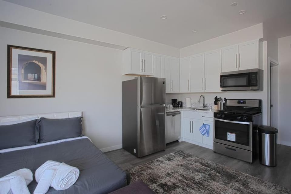 2 Bedroom, 2 Bathroom Detached Apt Max 7 Sleepers Apartment in San Diego
