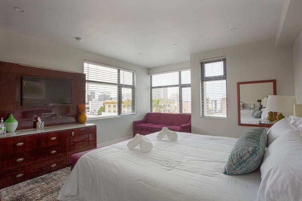 Downtown View 4 Sleepers Studio- Great for Getaway Inn in San Diego