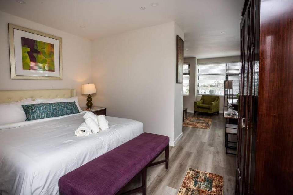 One Bedroom Apartment with Luxurious Furnitures Inn in San Diego