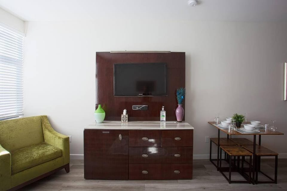 One Bedroom Apartment with SD Downtown View Inn in San Diego