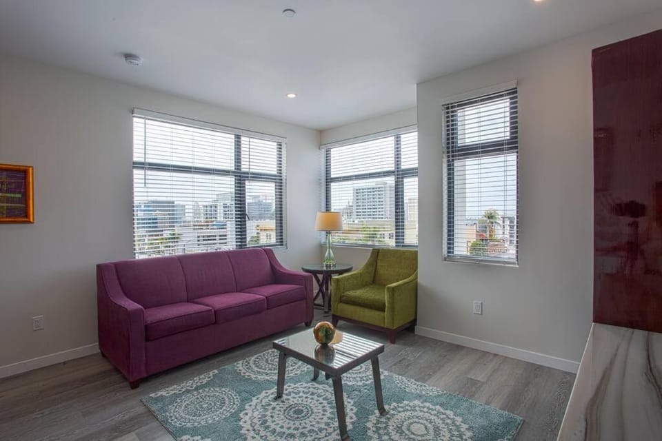 One Bedroom Apartment with San Diego Downtown View Apartment in San Diego