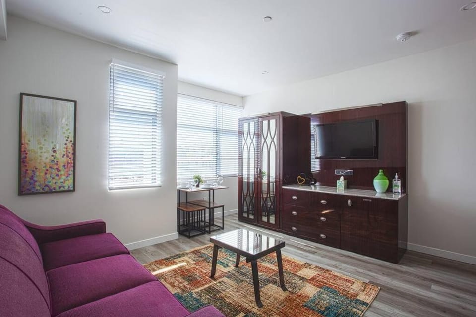 Spacious 1 Bedroom Apartment in Balboa Park Inn in San Diego