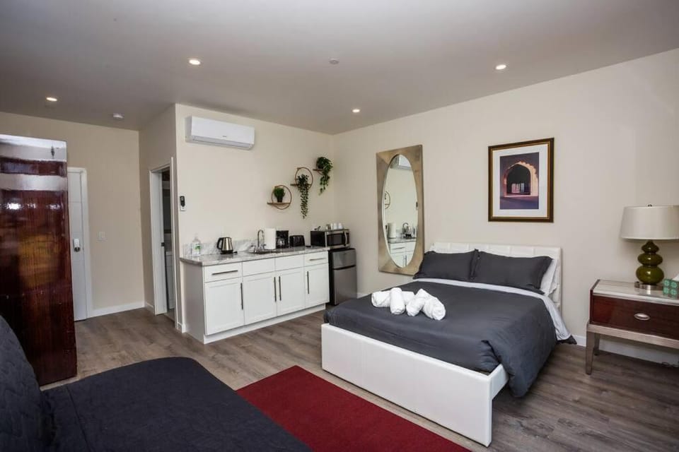 Steps to Balboa Park- Brand New Apt - Cozy Studio Inn in San Diego