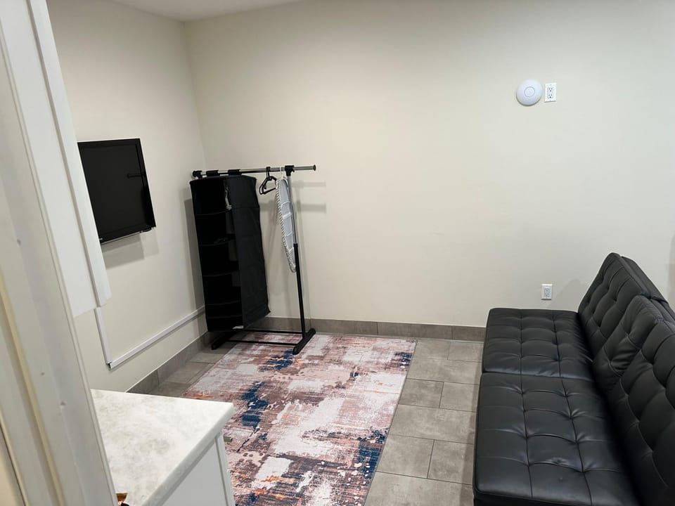 Studio with Private Entrance next to Balboa Park Inn in San Diego