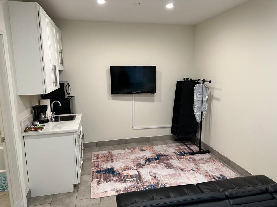 Studio with Private Entrance next to Balboa Park Inn in San Diego