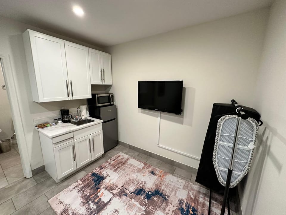 Studio with Private Entrance next to Balboa Park Inn in San Diego