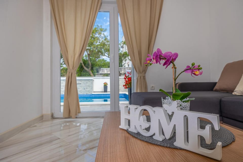 Holiday home Dusak with swimming pool and jacuzzi Apartment in Primorje-Gorski Kotar County