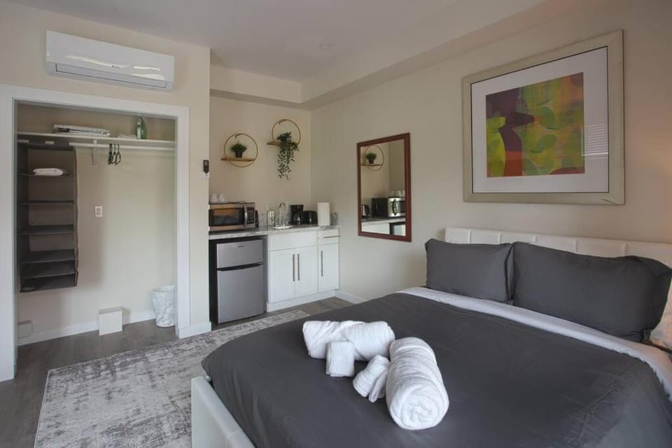 Explore Balboa Park From Your Cozy Studio w Patio Inn in San Diego