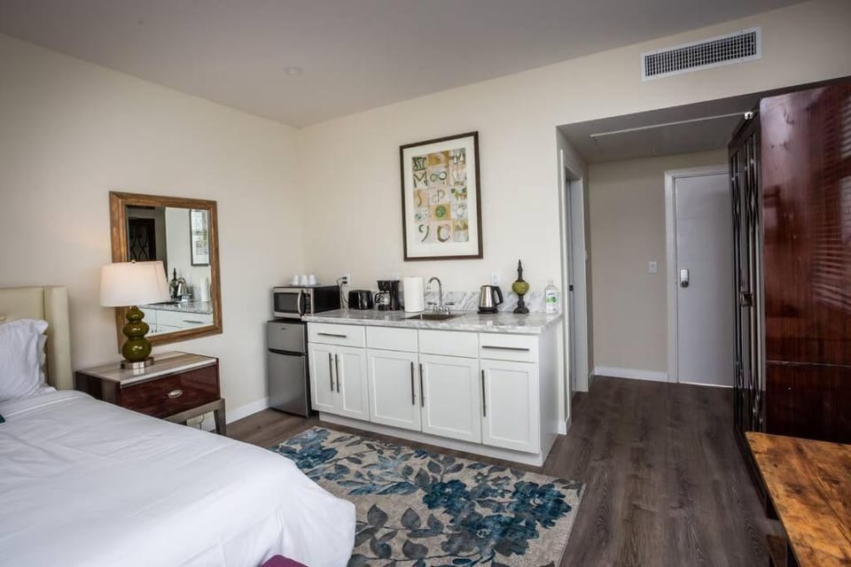 Premier Location with Great Scenic Downtown View Inn in San Diego