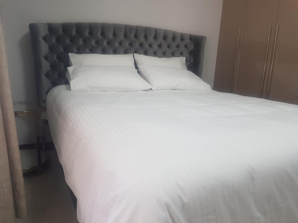 Hotel-styled apartment Spare room shared space Fourways Apartment in Sandton