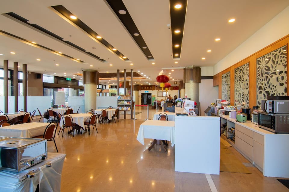 Restaurant/places to eat, Lounge or bar