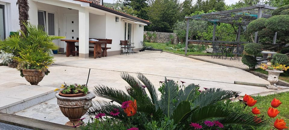 Patio, Garden view