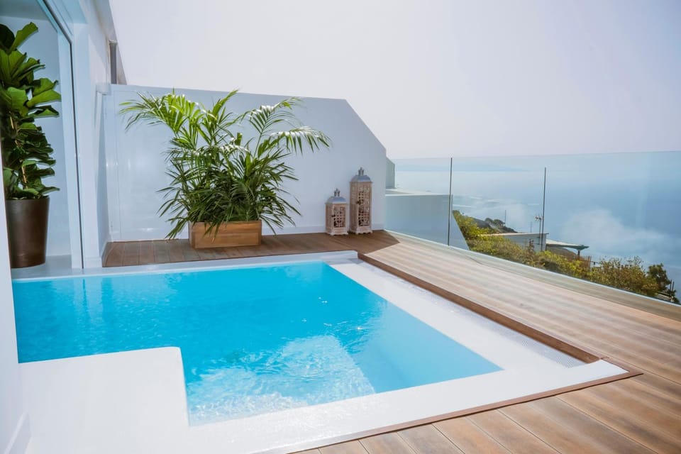 Pool view, Sea view