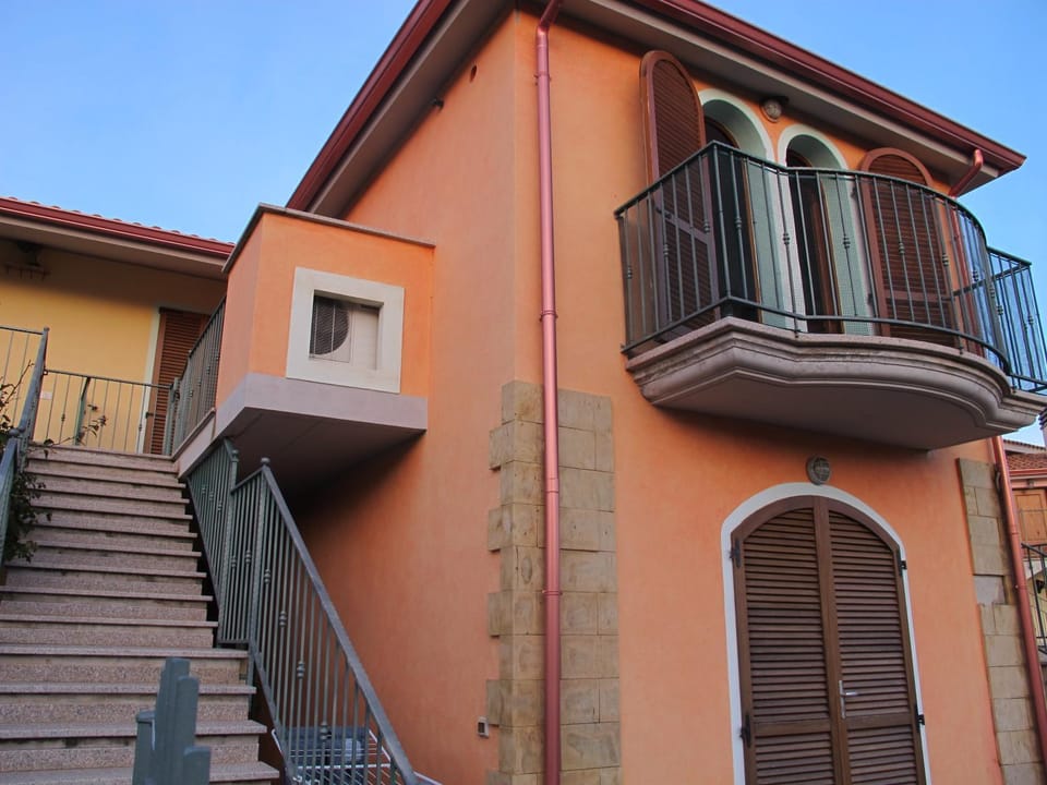 Property building, Facade/entrance, Balcony/Terrace, Balcony/Terrace