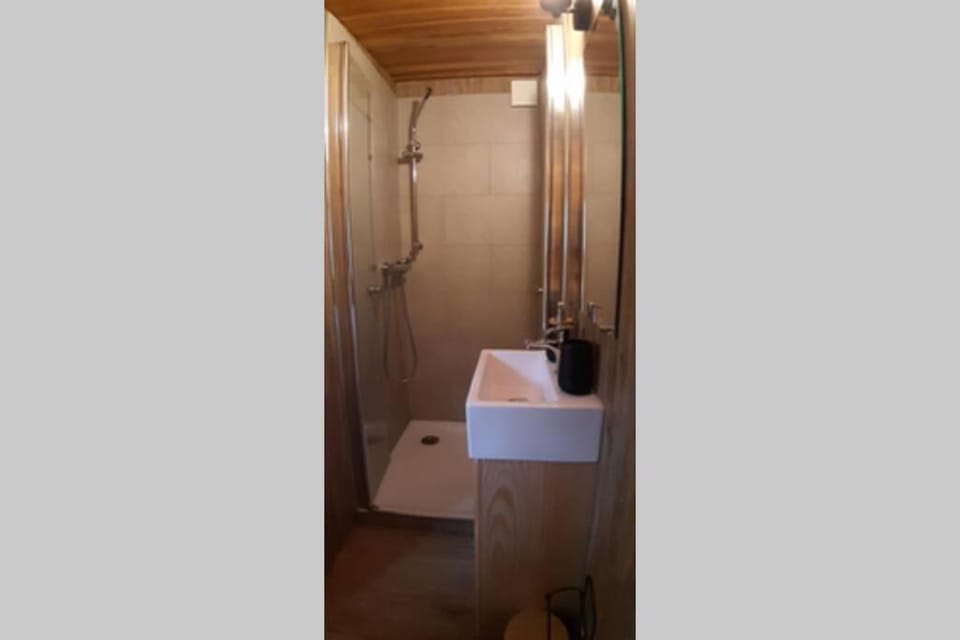 Charmante Roulotte atypique Chalet in Provence-Alpes-Côte d'Azur