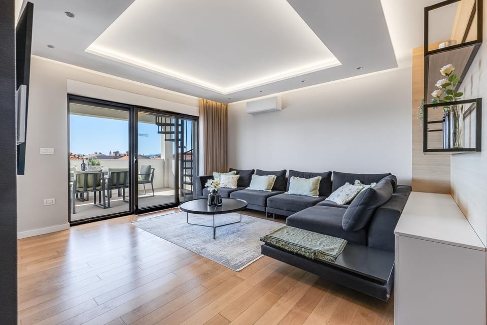 Shell Sky Luxury Penthouse with Private Pool Apartment in Zadar