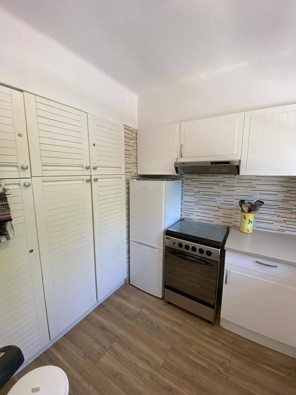 dishwasher, microwave, oven, stove, kitchen