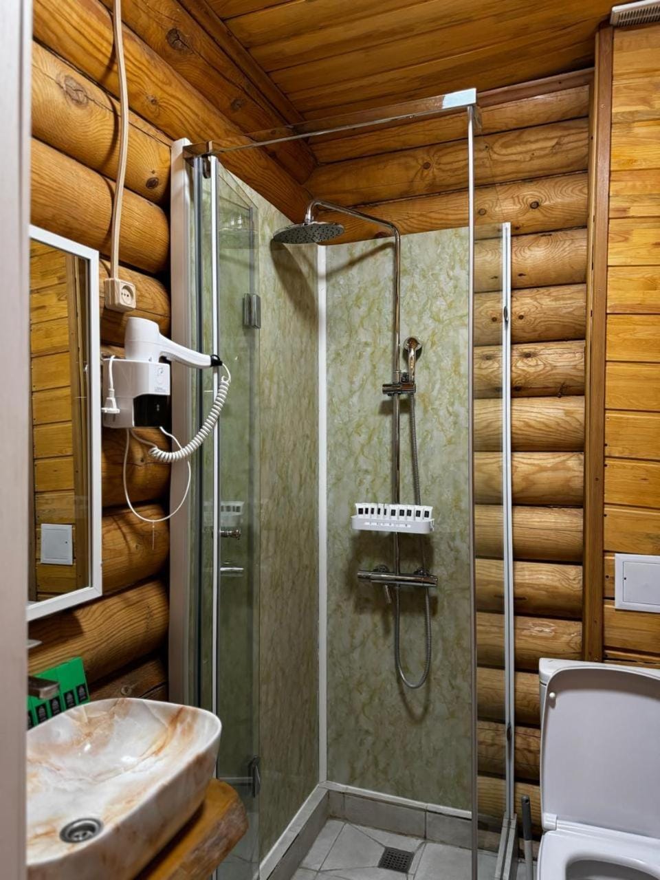 Shower, Toilet