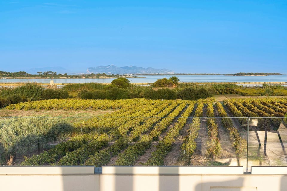 View (from property/room), Garden view, Landmark view, Sea view