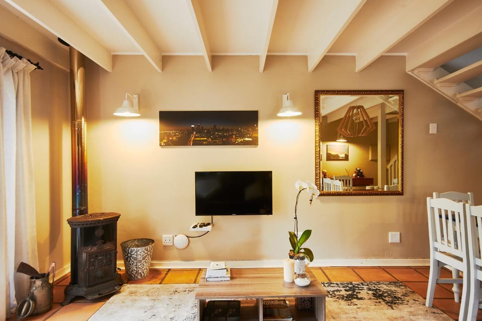TV and multimedia, Living room, Dining area