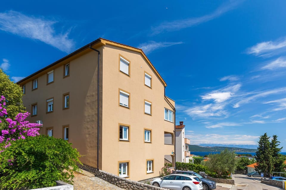 Property building, Day, Neighbourhood