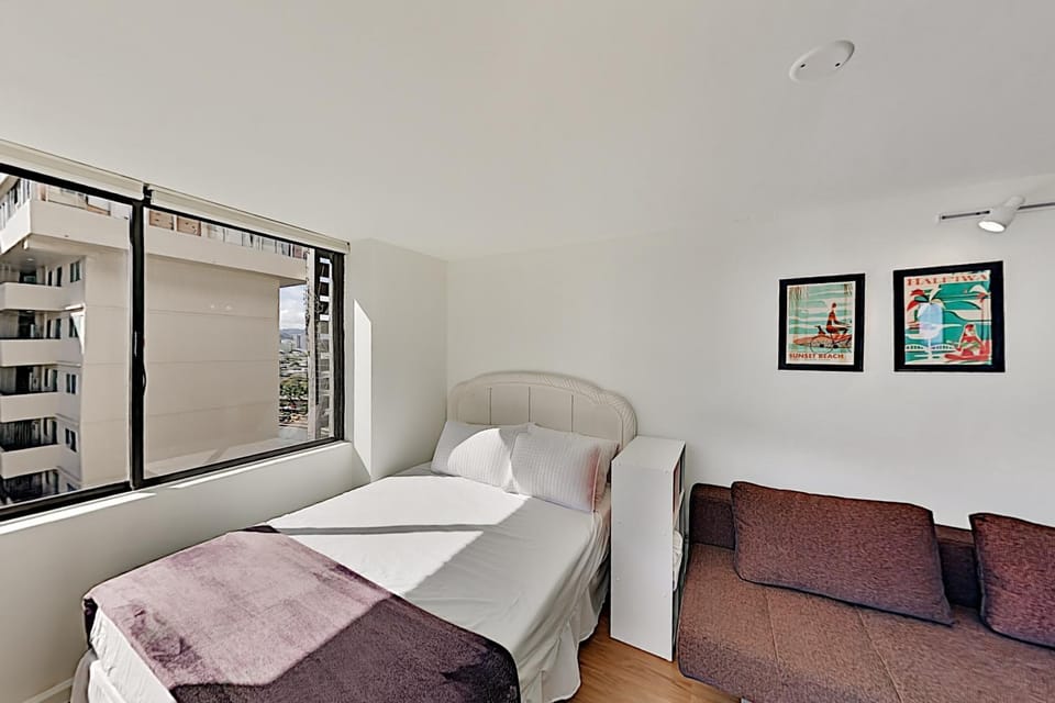 Carefree Hawaiian Monarch Studio Apartment in McCully-Moiliili