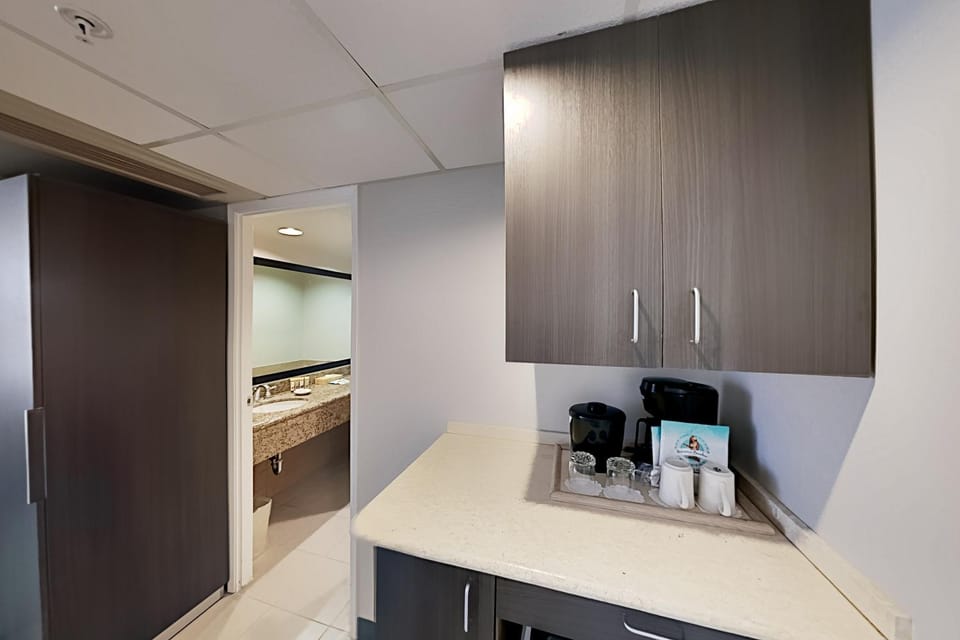 Aqua Palms Waikiki Ocean View Lanai Parking Included Apartment in McCully-Moiliili