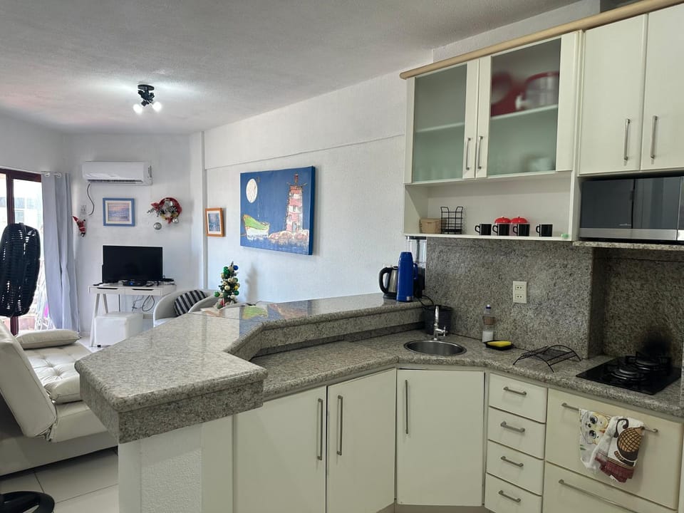 Apartamento com piscina para 4 pessoas a 50m da Praia dos Ingleses Apartment in Florianopolis