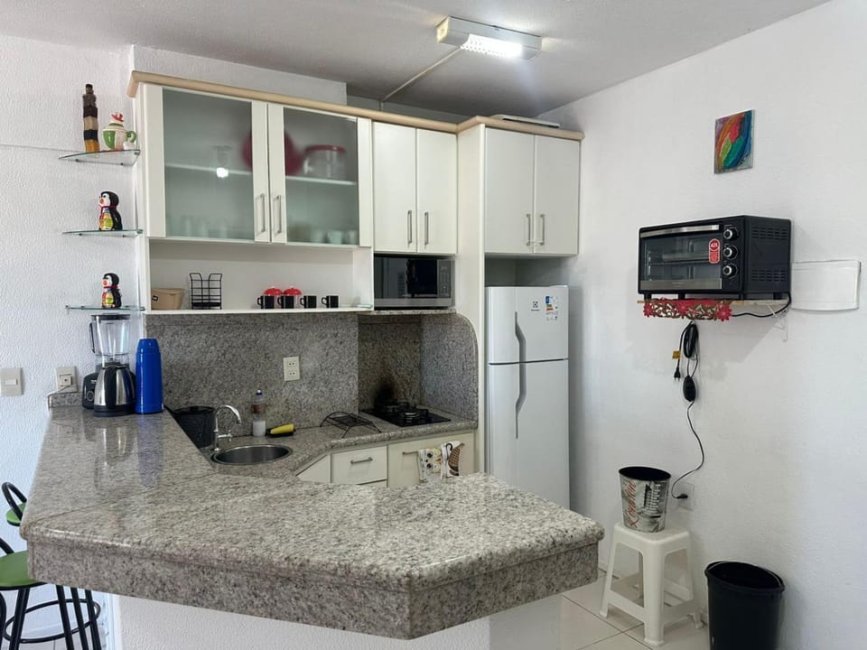 Apartamento com piscina para 4 pessoas a 50m da Praia dos Ingleses Apartment in Florianopolis