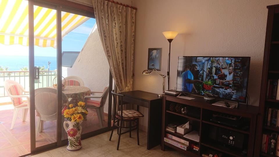 TV and multimedia, Balcony/Terrace, Living room, Sea view, internet