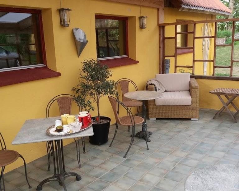 Lanthotellet Hishult Bed and Breakfast in Skåne County
