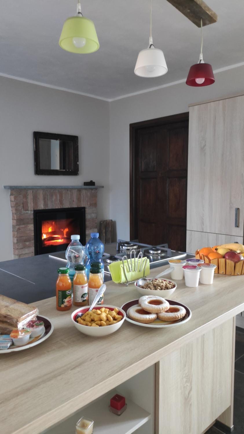 Kitchen or kitchenette, Breakfast