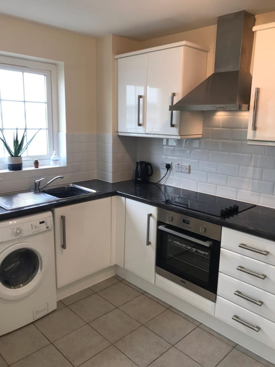 Coffee/tea facilities, Kitchen or kitchenette, pet friendly, stove, washing machine