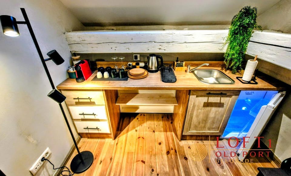 Coffee/tea facilities, Kitchen or kitchenette, Dining area