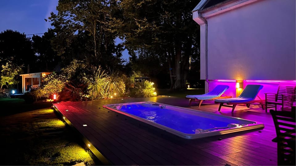 Patio, Night, Natural landscape, Garden, Sauna, Sauna, Spa and wellness centre/facilities, Spa and wellness centre/facilities, Garden view, Pool view, Swimming pool, sunbed