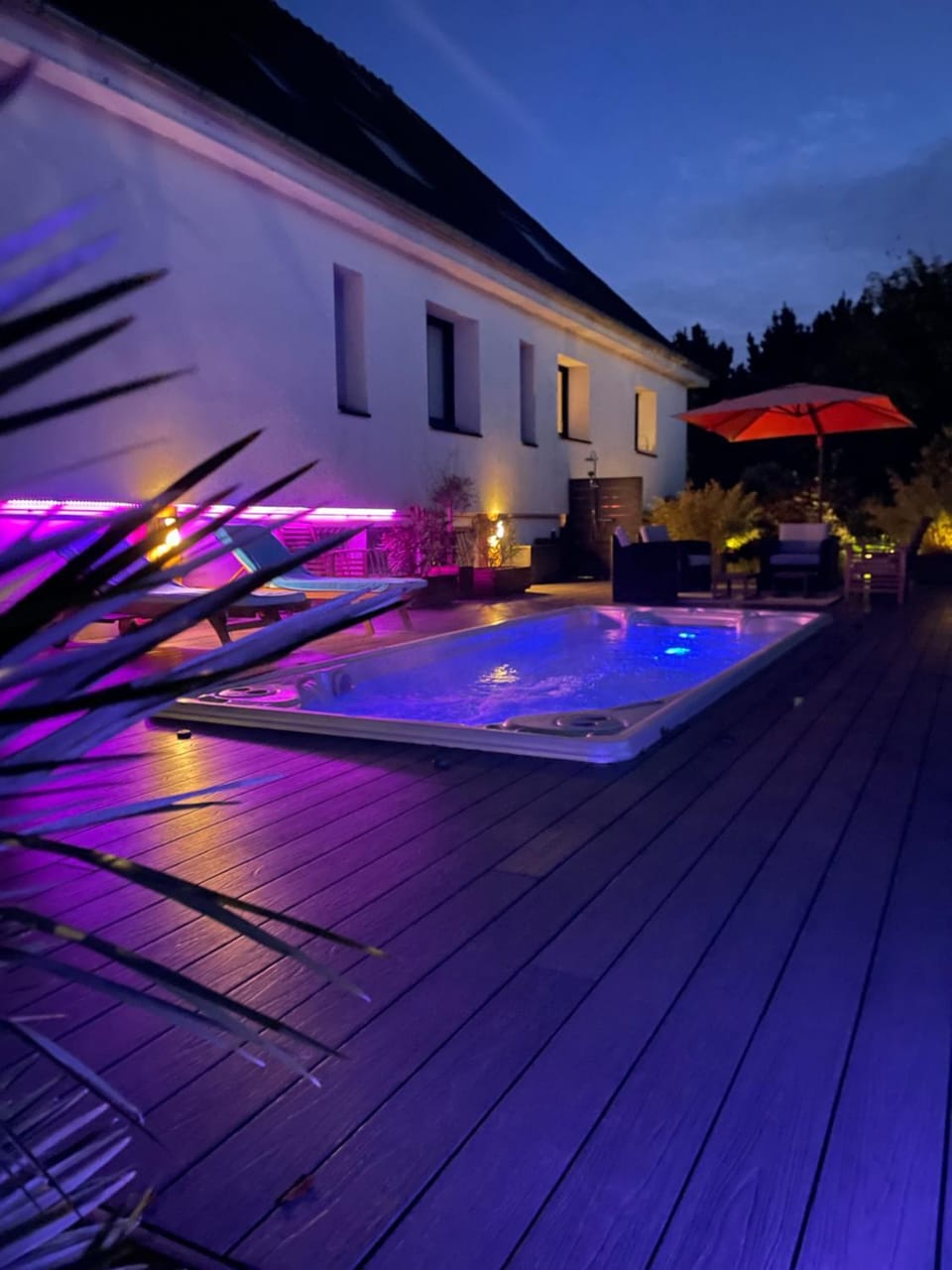 Shower, Night, Bathroom, Spa and wellness centre/facilities, Pool view, Swimming pool, sunbed