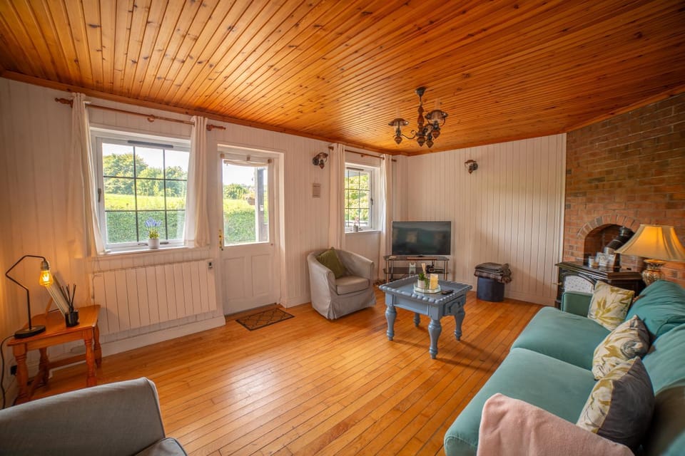 Cosy Lakeside Chalet With Option to add Private Hot Tub Chalet in Ireland