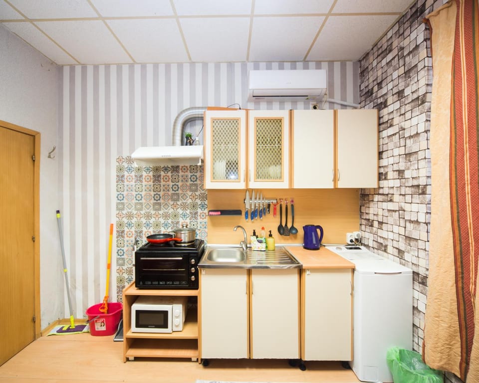 Kitchen or kitchenette, oven, stove