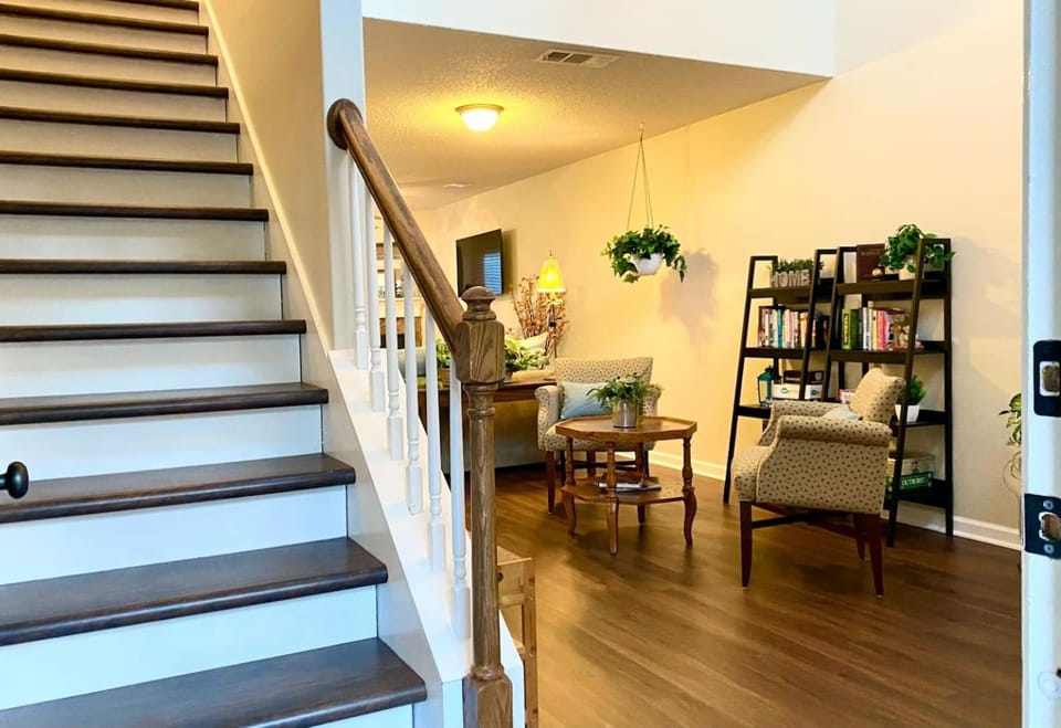 Spacious & comfy home in ultra-convenient location 2025 Traveller Award Winner Apartment in Georgia