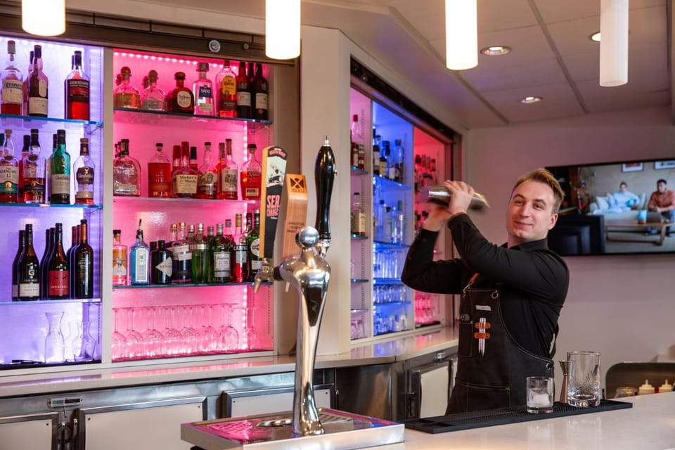 Lounge or bar, Food and drinks, Drinks, Alcoholic drinks, Non alcoholic drinks