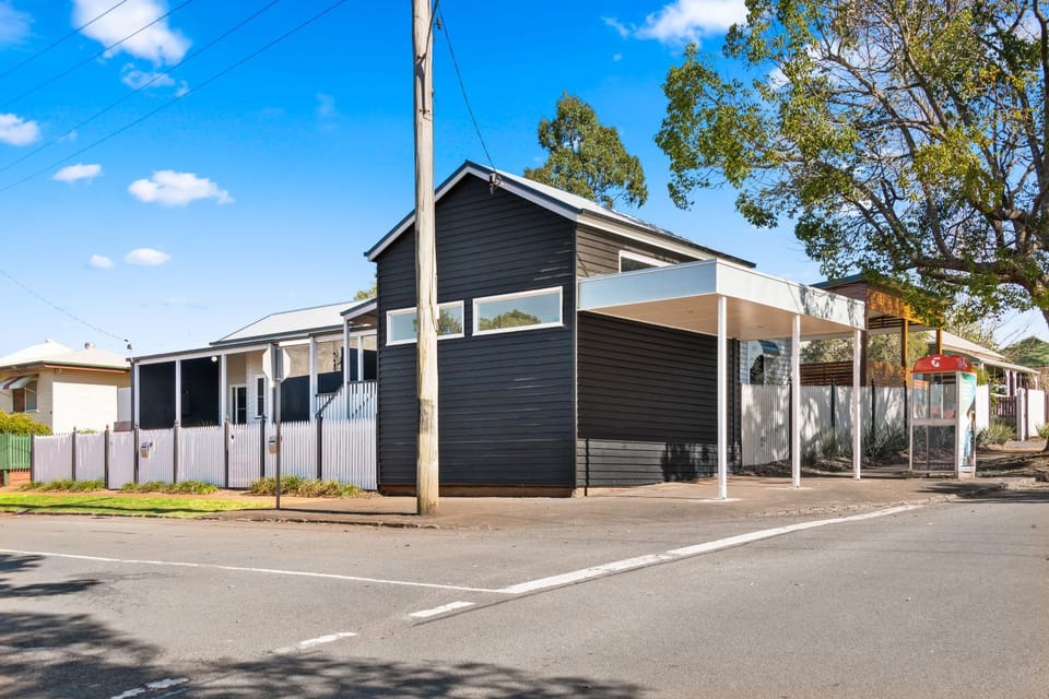 Property building, Facade/entrance, Neighbourhood