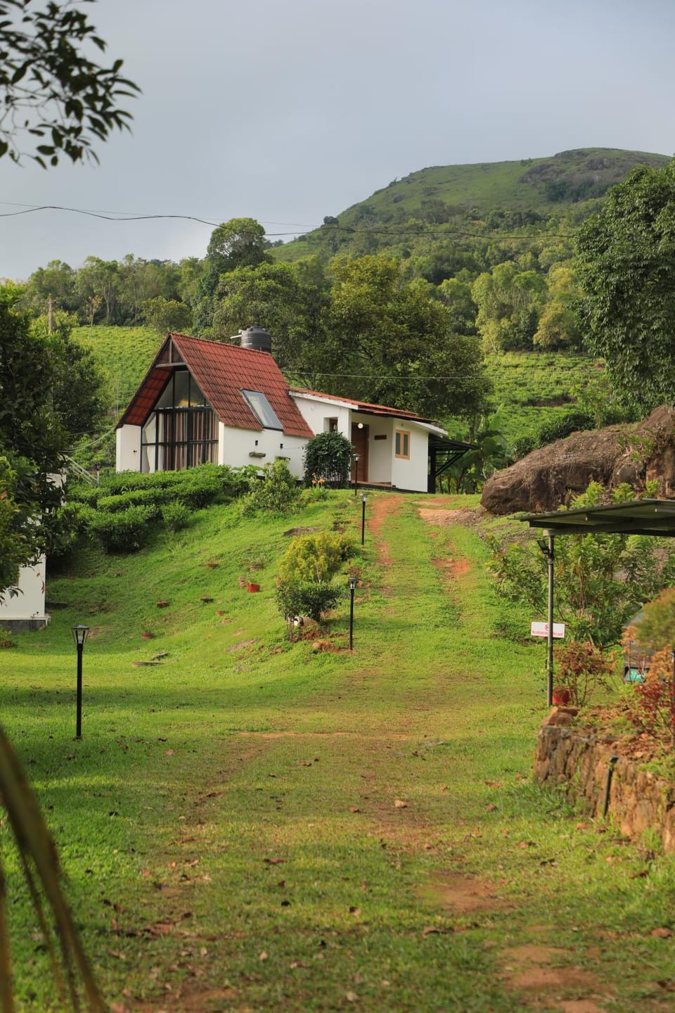 Farmstay in ചില്ലുകൂടാരം at Les Domki et al. House in Kerala