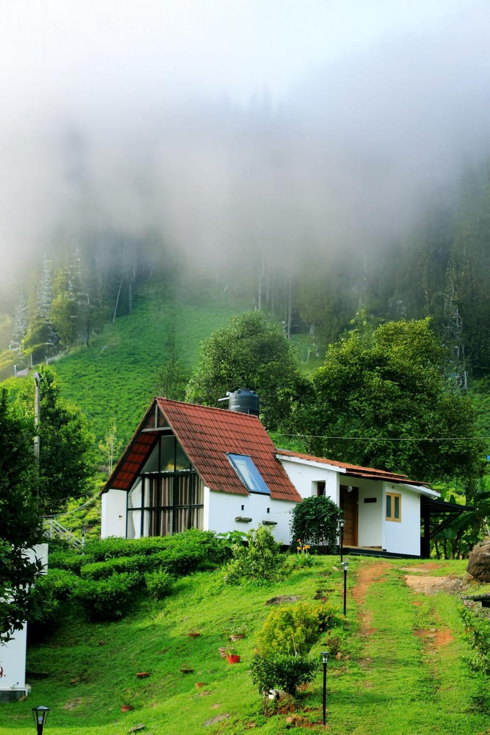 Farmstay in ചില്ലുകൂടാരം at Les Domki et al. House in Kerala
