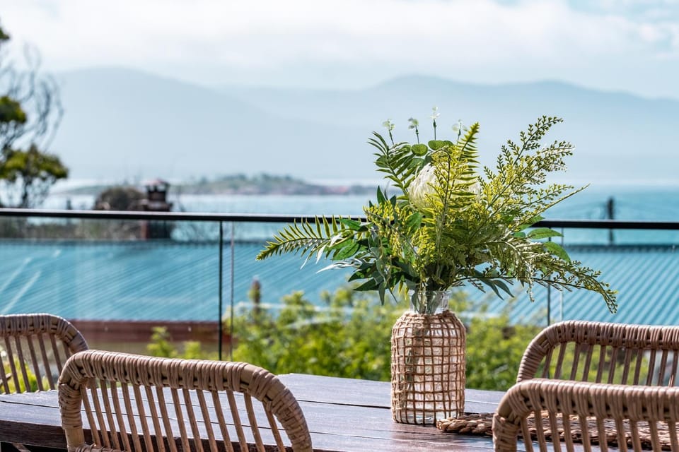 Day, Natural landscape, Balcony/Terrace, Dining area, Mountain view, Sea view